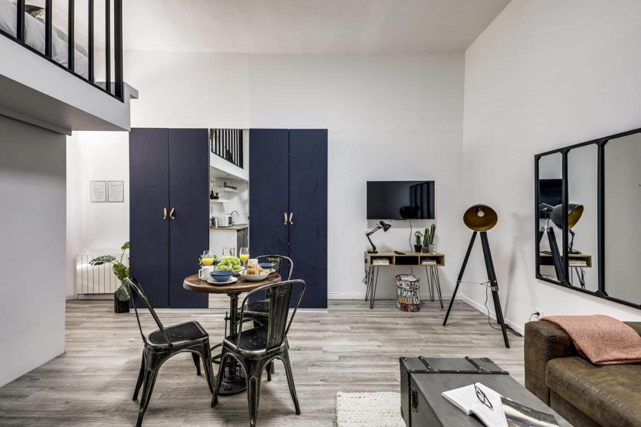 Modern French Studio In Paris Apartment ภายนอก รูปภาพ