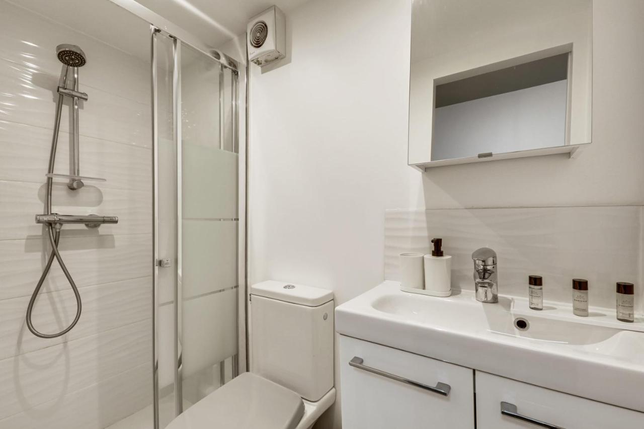 Modern French Studio In Paris Apartment ภายนอก รูปภาพ